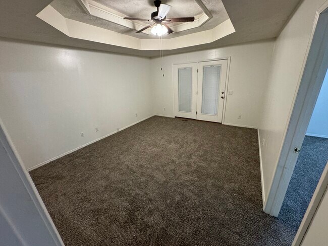 Cama principal - 544 W Hines St