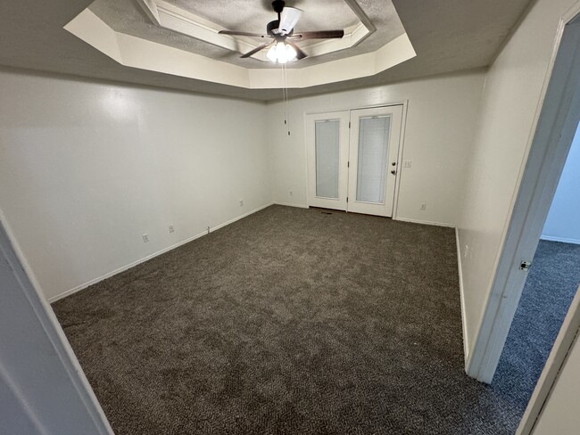 Master bed - 544 W Hines St