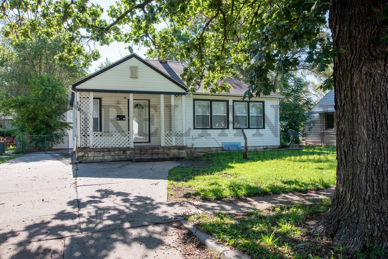Primary Photo - 804 N Battin St
