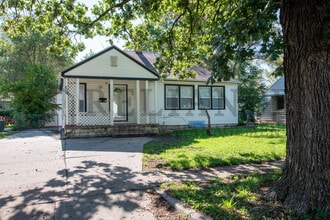 Building Photo - 804 N Battin St