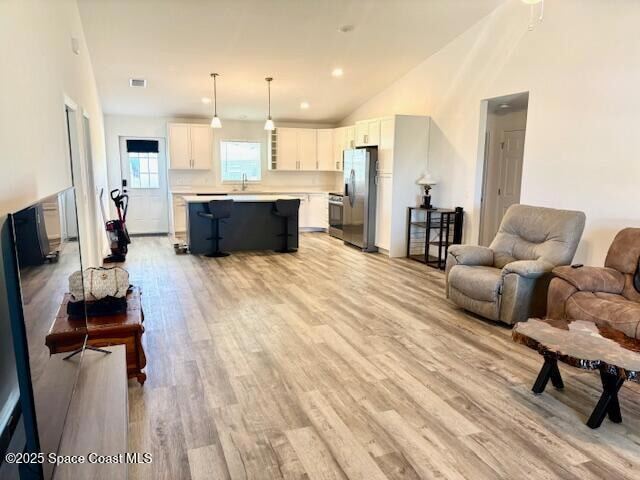 Foto del edificio - 965 N Singleton Ave