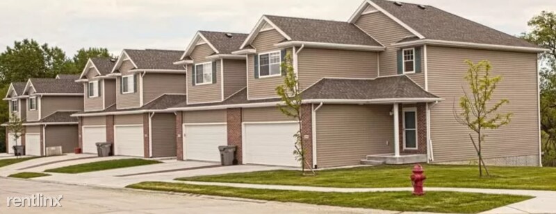 Foto principal - 3 br, 2.5 bath Townhome - 1758 N 176th Plz