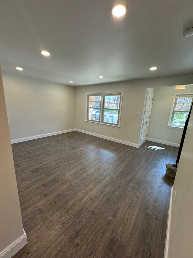 Building Photo - 376 Circuit Ln