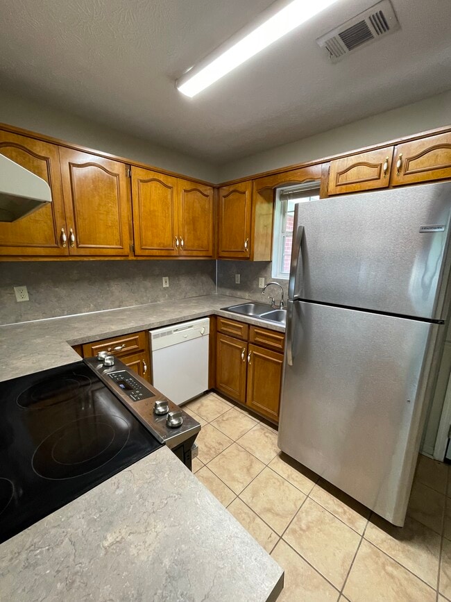 Kitchen - 2930 Lee Rd 430