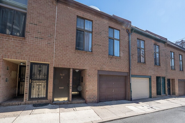 Building Photo - 765 N Ringgold St