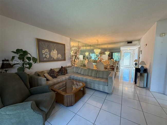 Foto del edificio - 7205 W Atlantic Blvd