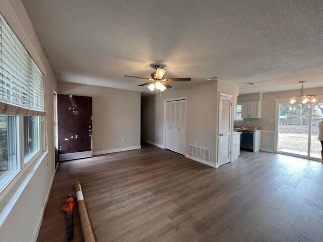 Foto del edificio - Piercefield Forest-Richmond Hill