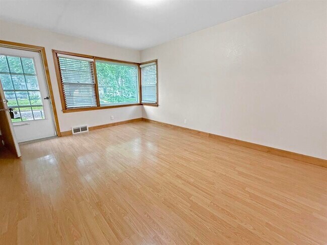 Building Photo - 1171 Bourland Ave