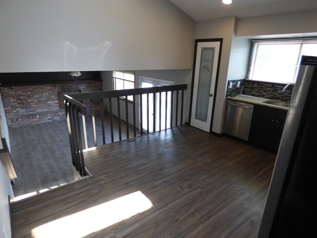 Building Photo - $0 DEPOSIT OPTION.  TRI-LEVEL HOME IN SE AURORA