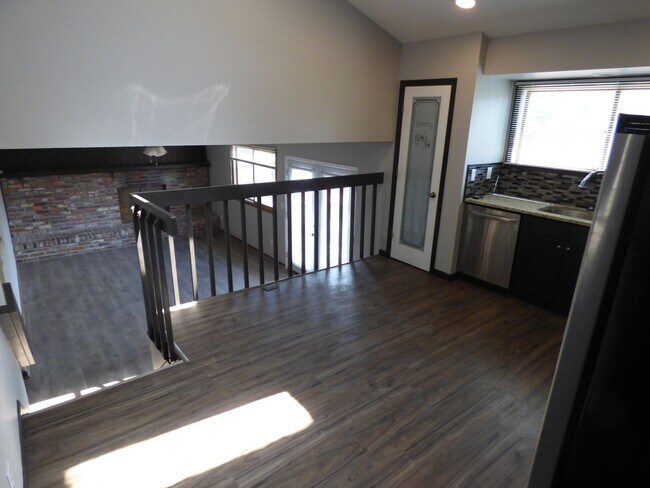Foto del edificio - $0 DEPOSIT OPTION.  TRI-LEVEL HOME IN SE AURORA