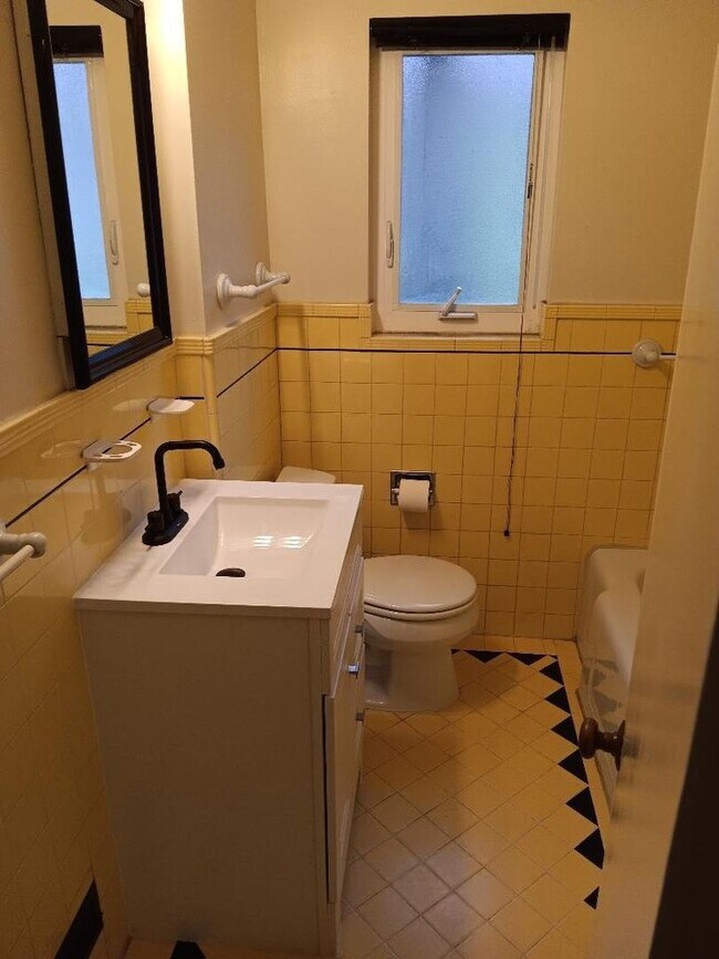 Bathroom - 845 Sir Francis Drake Blvd