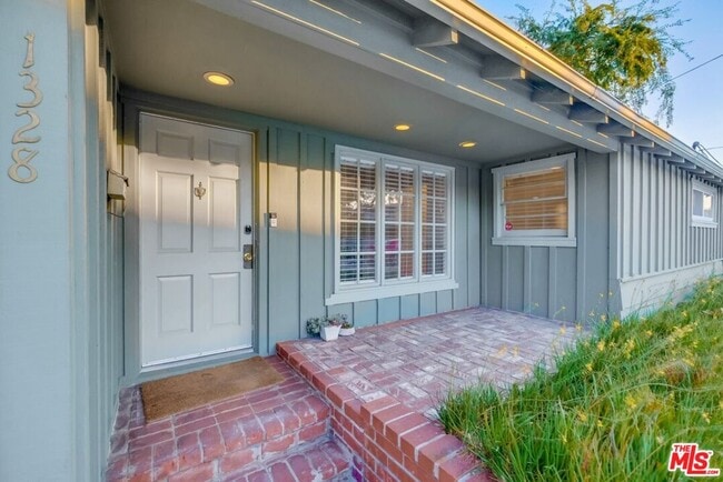 Building Photo - 1328 Linda Rosa Ave