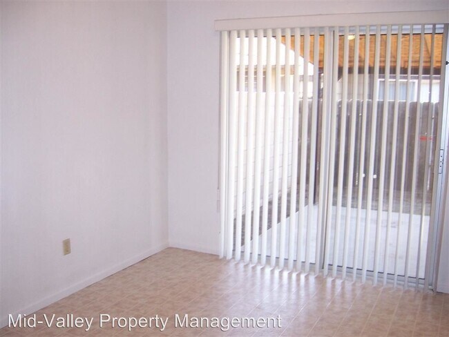 Building Photo - 507 N Quince Ave