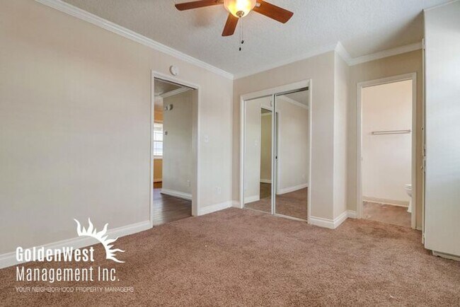 Building Photo - Coronado Top Floor 1Bdm 1Ba Apartment