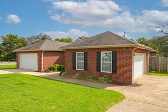 Building Photo - 564 Rose Cottage Cir