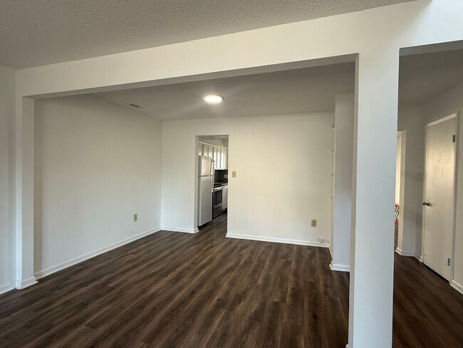 Building Photo - Townhouse For Rent in Virginia Beach