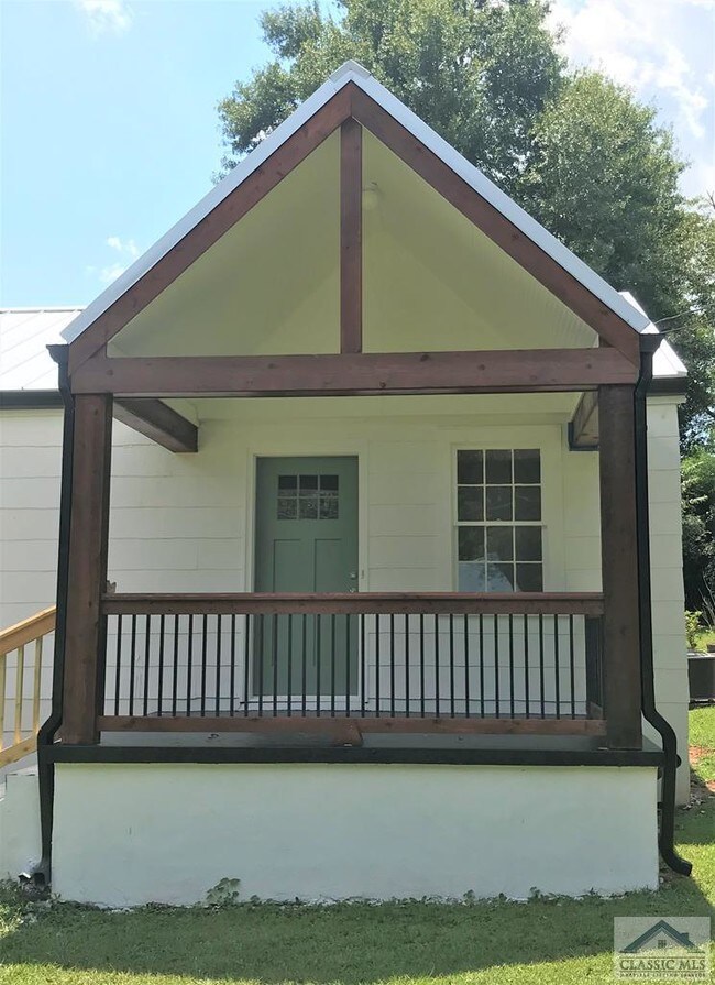 Building Photo - 135 Sunset Dr