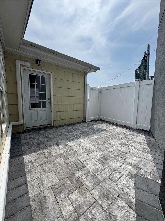 Foto del edificio - 42 Fire Island Ave