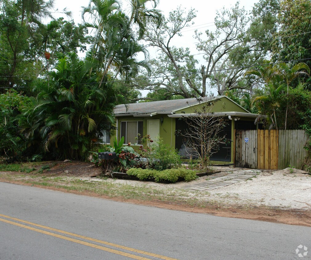 Primary Photo - 1300 SW 5th Ct