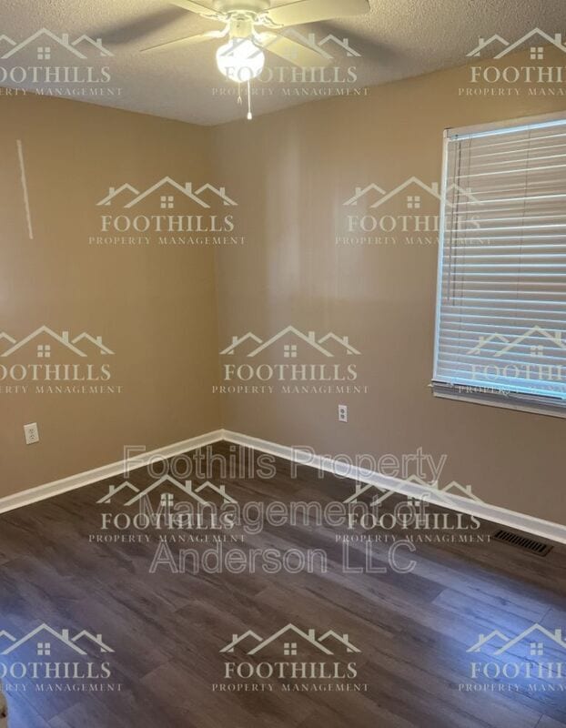 Foto del edificio - 1118 Gilreath Rd