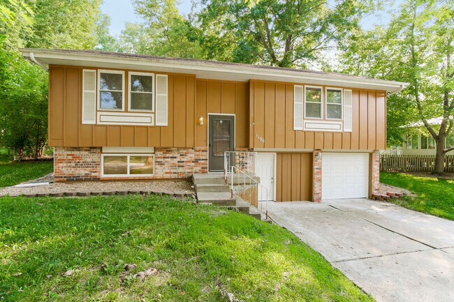 Building Photo - 1109 NE Noeleen Ct