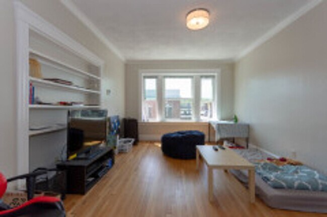 Foto del edificio - ALLSTON 3.5 Bed 2 Bath - Available NOW  (NO BROKER FEE)