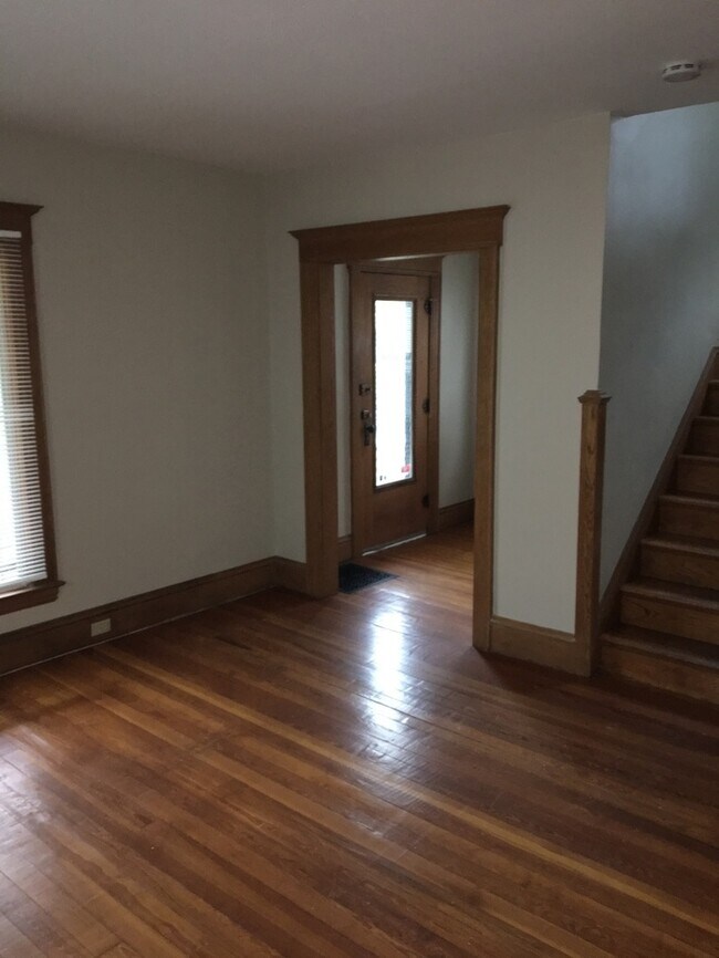 Building Photo - Charming 4 bedroom, 1bath Nedrow w garage