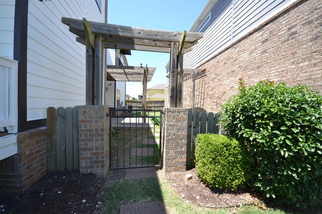 Building Photo - 597 N Rupple Rd