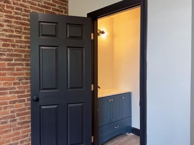 Foto del edificio - 709 N Duke St