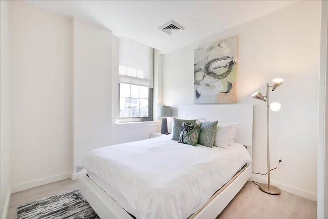 Foto del edificio - 8 Harrison Ave