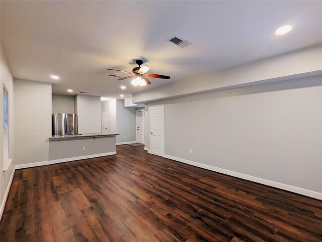 Foto del edificio - 310 E 31st St