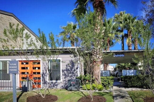 Building Photo - 8000 Midcrown Dr