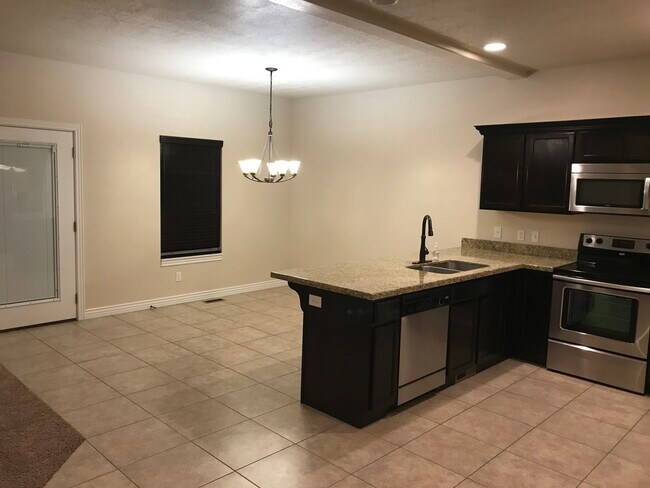 Building Photo - 396 E 535 S
