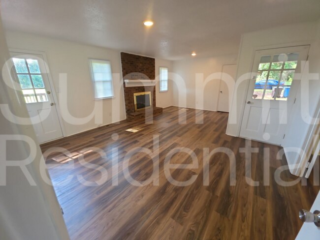 Foto del edificio - 1215 Wade Stephenson Rd