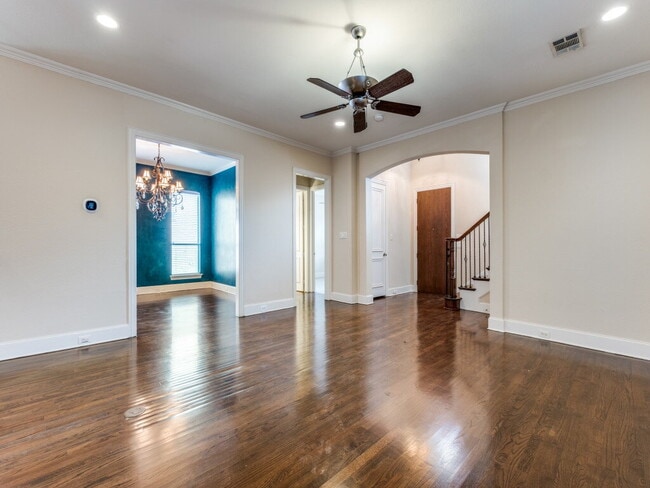 Building Photo - 3 bedroom 3 bath Duplex