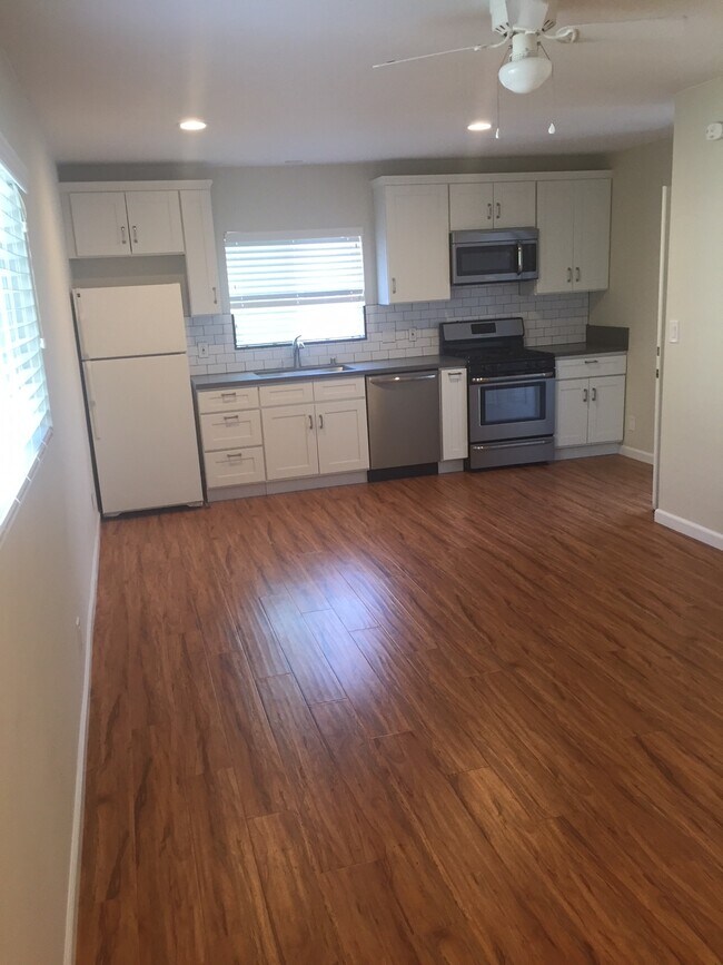 Foto del edificio - 1760-1766 Malcolm Ave