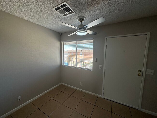 Foto del edificio - Two Bedroom/One Bathroom