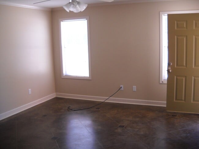 Building Photo - 1132 MS-9