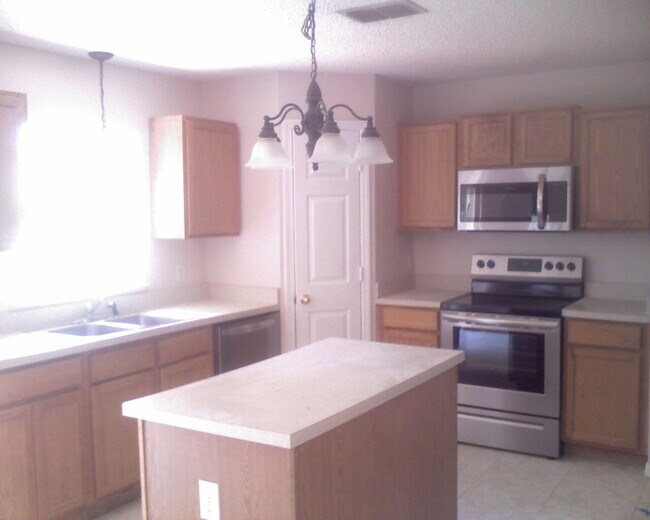Foto del edificio - 1745 W Marshall Lake Dr
