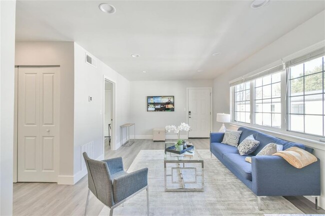 Building Photo - 905 Briarcliff Terrace NE