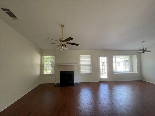 Building Photo - 1703 Hatch Rd