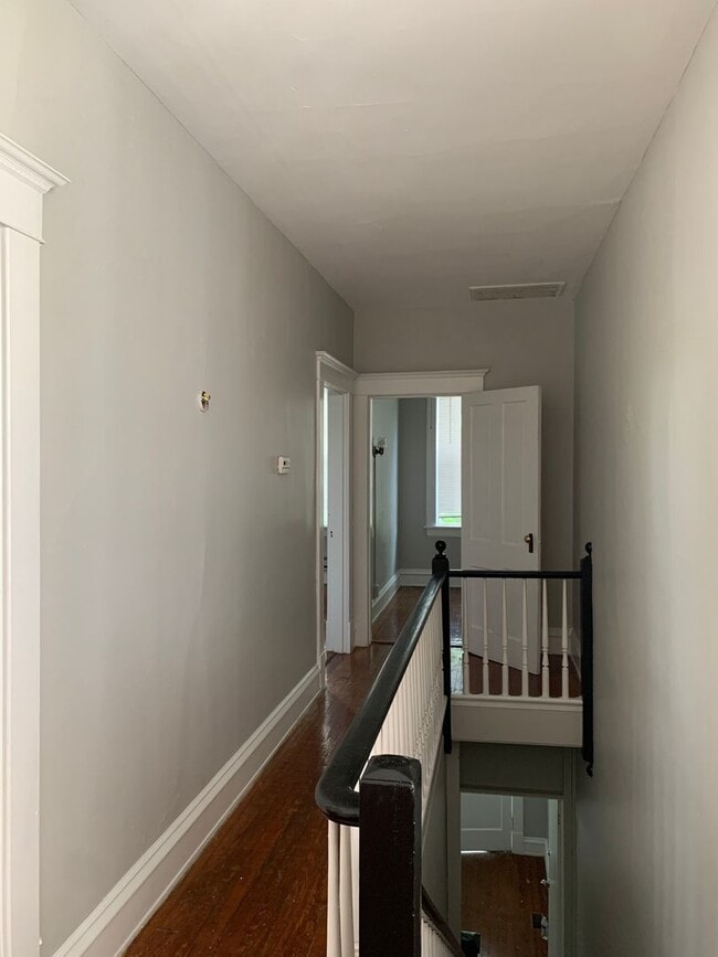 Building Photo - Updated apartment in the Fan!