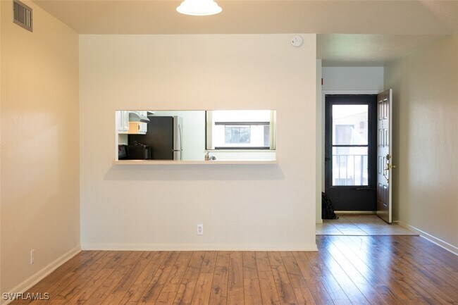 Building Photo - 1801 Courtyard Way