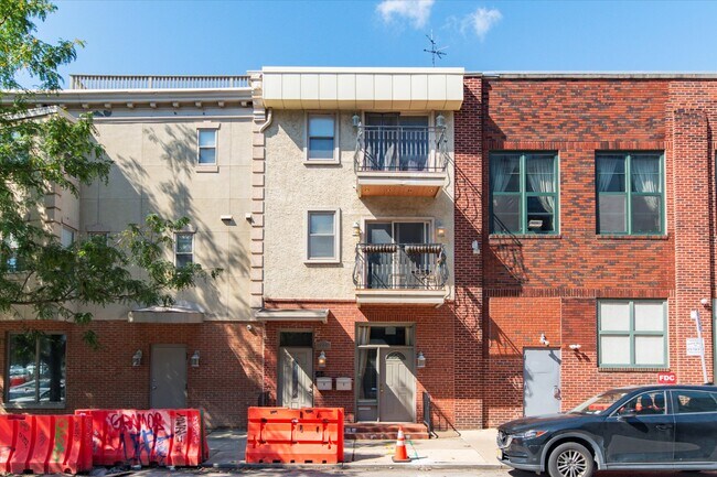 Building Photo - 231 W Girard Ave
