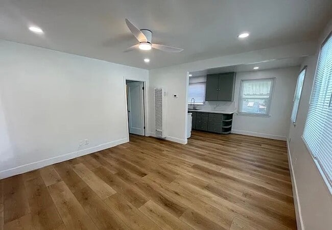 Building Photo - Ideal Single apartment