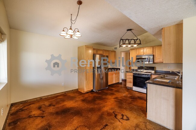 Building Photo - *** LEASE PENDING *** Please apply at your...