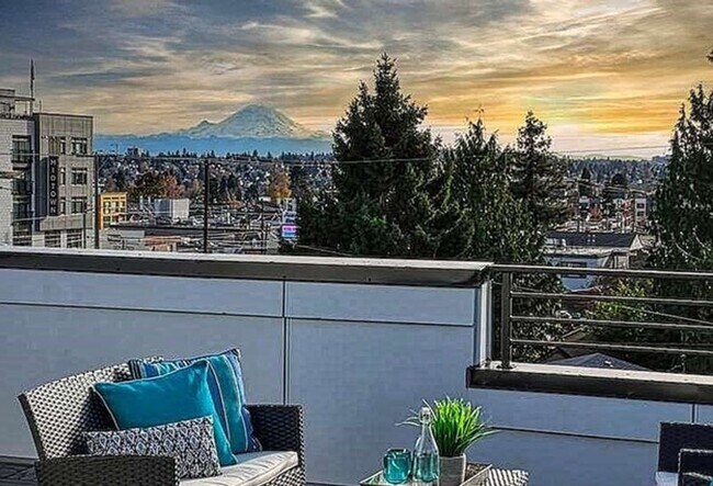 Building Photo - Air-Conditioned Seattle Townhome with Rooftop Deck & Mt. Rainier Views