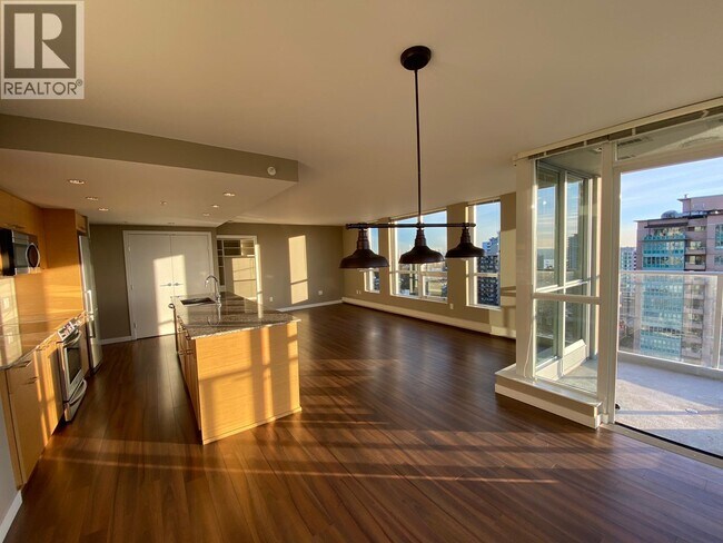 Photo du bâtiment - 135 17th Street E