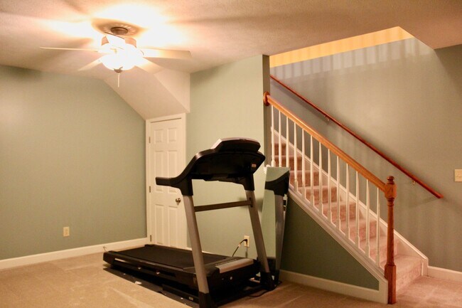 Foto del edificio - Large Townhome with a garage for rent! Lar...