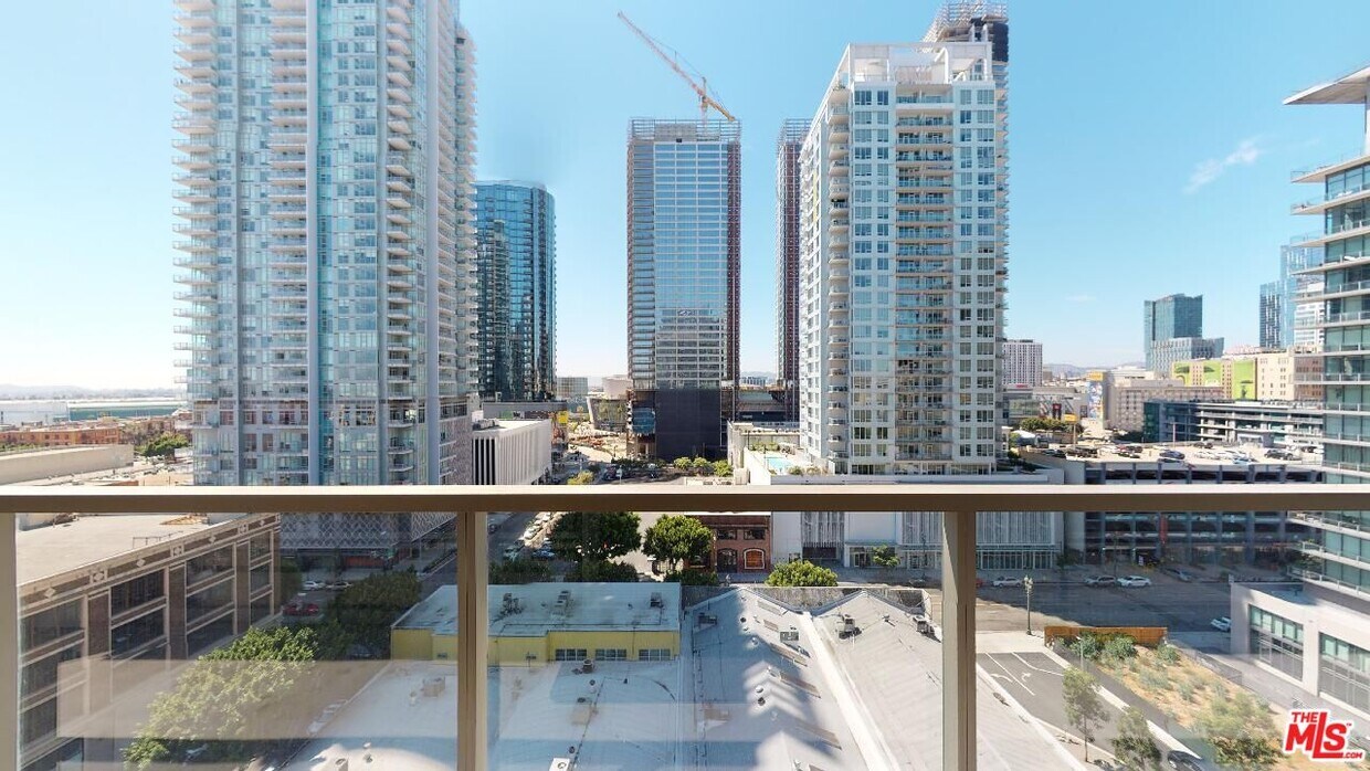 Foto principal - 1155 S Grand Ave